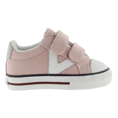 Canvas Trainers girl Victoria Tribu