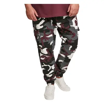 Men's trousers URBAN CLASSICS - Camo Cargo Jogging - wine camo