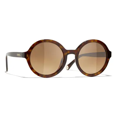 Chanel Woman Sunglass Round Sunglasses CH5522U - Frame color: Dark Tortoise, Lens color: Dark G