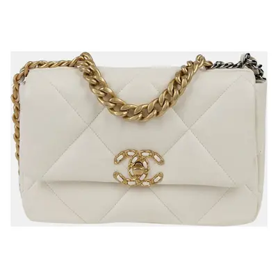 Chanel White Leather Shoulder Bags