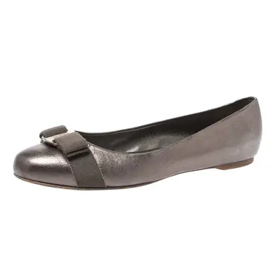 Salvatore Ferragamo Metallic Grey Leather Vara Bow Ballet Flats Size