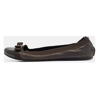 CH Carolina Herrera Brown Leather and Patent Cap Toe Bow Scrunch Ballet Flats Size