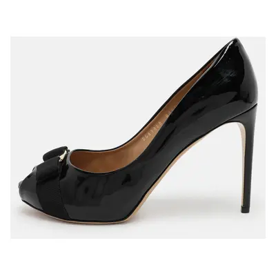 Salvatore Ferragamo Black Patent Leather Vara Bow Pumps Size