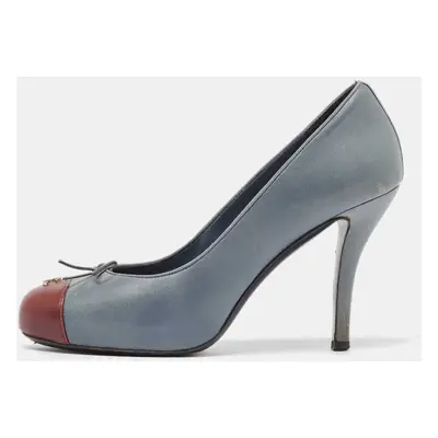 Chanel Grey/Burgundy Leather CC Cap-Toe Bow Pumps Size