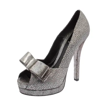 Fendi Silver Brocade Fabric and Textured Leather Deco Bow Peep Toe Platform Pumps Size