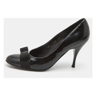 Salvatore Ferragamo Black Patent Leather Vara Bow Pumps Size