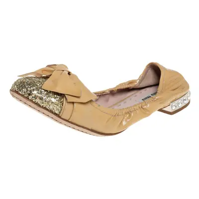 Miu Miu Beige/Gold Patent Leather Bow Detail Crystal Embellished Heel Scrunch Ballet Flats Size 