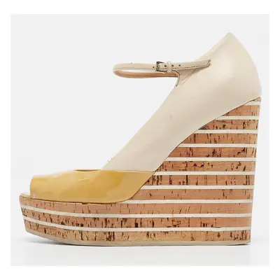 Gucci Beige/Yellow Patent And Leather Cork Wedge Pumps Size