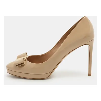 Salvatore Ferragamo Beige Patent Leather Vara Bow Platform Pumps Size