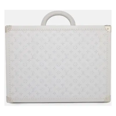 Louis Vuitton White Monogram Taiga Leather Bisten Size