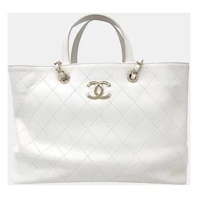 Chanel Tote & Shoulder Bag