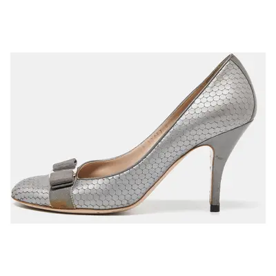 Salvatore Ferragamo Grey Textured Leather Vara Bow Pumps Size 39.5