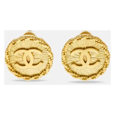 Chanel CC Vintage Gold Tone Clip on Earrings