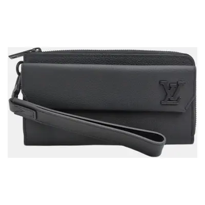 Louis Vuitton Black Leather Aerogram Wallet