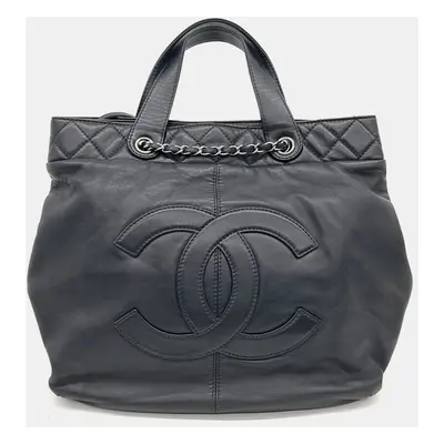 Chanel Black Leather chain tote bag