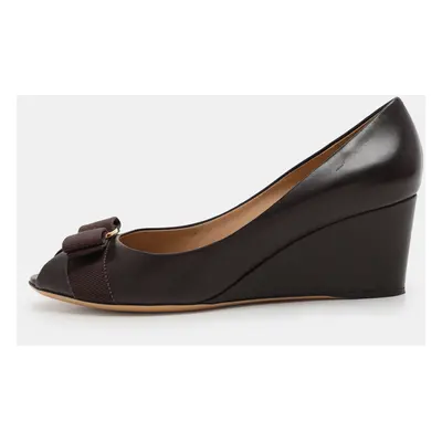 Salvatore Ferragamo Brown Leather Vara Bow Wedge Pumps Size