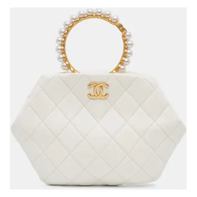 Chanel White Quilted Lambskin Pearl Crown Handle Clutch Bag