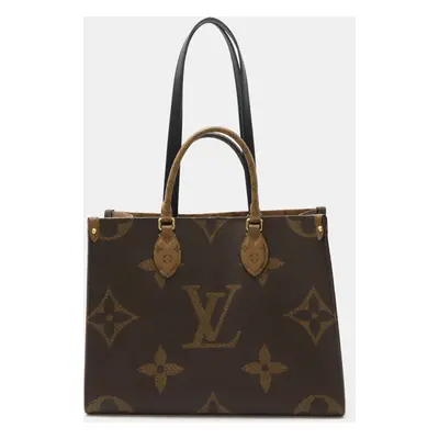 Louis Vuitton Canvas Monogram Giant OnTheGo MM Tote Bag