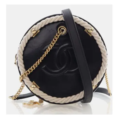 Chanel Black Calfskin En Vogue Round Bag