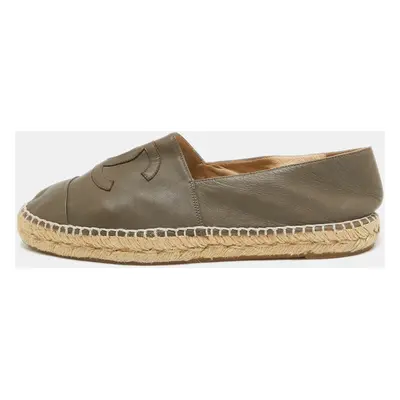 Chanel Olive Green Leather CC Cap Toe Logo Espadrille Flats Size