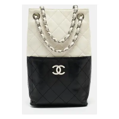 Chanel White/Black Quilted Leather Drawstring Shoulder Bag