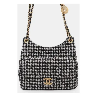 Chanel White/Black Tweed Hobo Bag