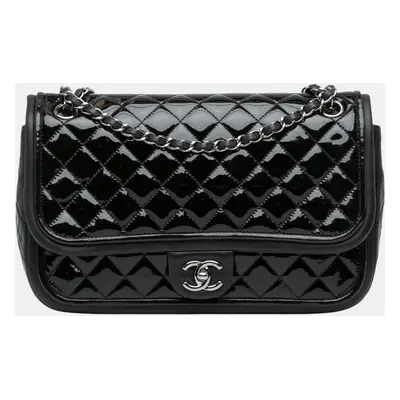 Chanel Black Jumbo Patent Classic Twist Flap