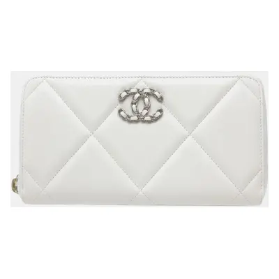 Chanel White Leather Matelasse CC Mark Round Zipper