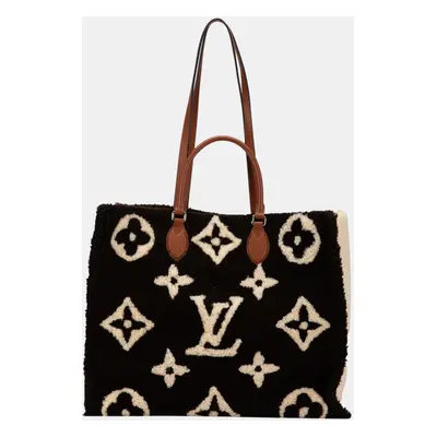 Louis Vuitton Black Monogram Giant Shearling Teddy Onthego GM