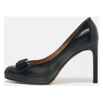 Salvatore Ferragamo Black Leather Vara Bow Pumps Size