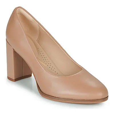 Clarks FREVA85 COURT women's Court Shoes in Beige