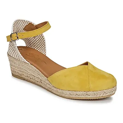 Betty London INONO women's Espadrilles / Casual Shoes in Yellow