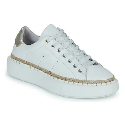 Regard MINNIE V1 VEAU BLANC women's Shoes (Trainers) in White