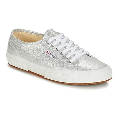 Superga 2750-LAMEW women's Shoes (Trainers) in Silver