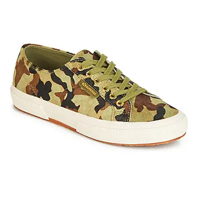 Superga 2750 LEAHORSE women's Shoes (Trainers) in Green