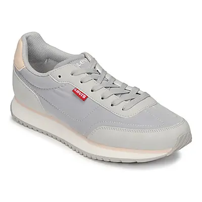 Levis STAG RUNNER S women's Shoes (Trainers) in Grey