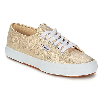 Superga 2751 LAMEW women's Shoes (Trainers) in Gold