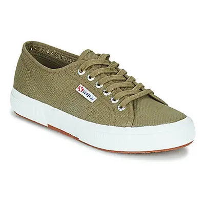 Superga 2750 COTU men's Shoes (Trainers) in Green