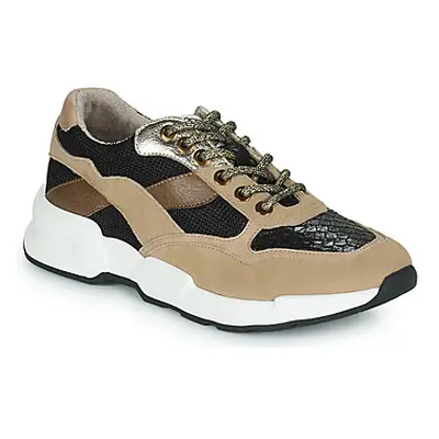 Karston SUZANE women's Shoes (Trainers) in Beige