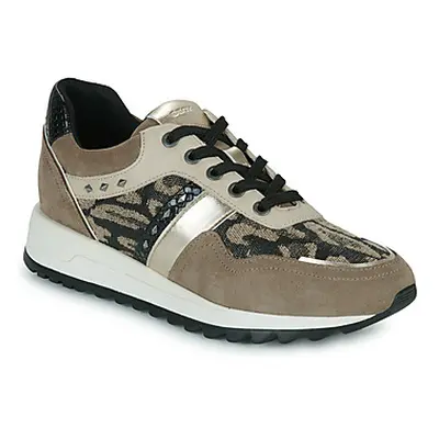 Geox D TABELYA A women's Shoes (Trainers) in Beige