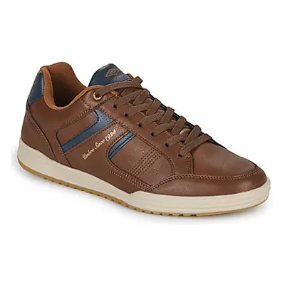 Umbro UM JADE men's Shoes (Trainers) in Brown