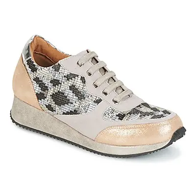 Karston SEMIR women's Shoes (Trainers) in Beige