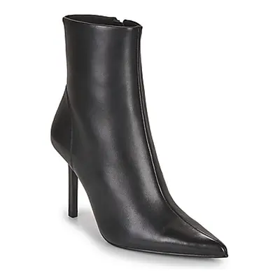 Steve Madden IYANNA women's Low Ankle Boots in Black