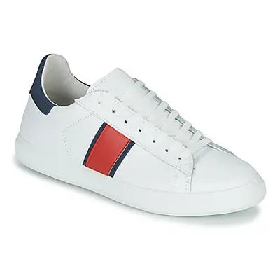 Yurban LOUDE men's Shoes (Trainers) in White