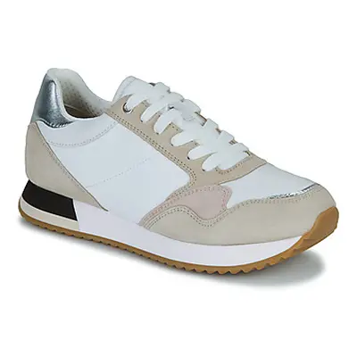 Geox D DORALEA B women's Shoes (Trainers) in White