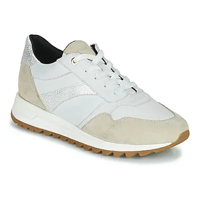 Geox D TABELYA A women's Shoes (Trainers) in White