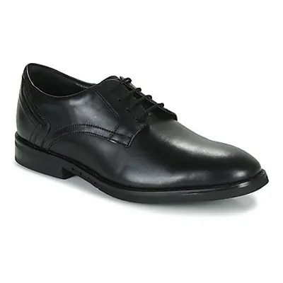 Clarks UN HUGH LACE men's Casual Shoes in Black