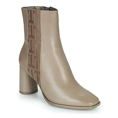 Tamaris 25361-341 women's Low Ankle Boots in Beige