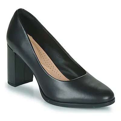 Clarks FREVA85 COURT women's Court Shoes in Black