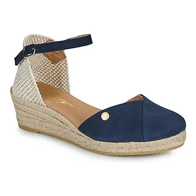 Betty London INONO women's Espadrilles / Casual Shoes in Blue